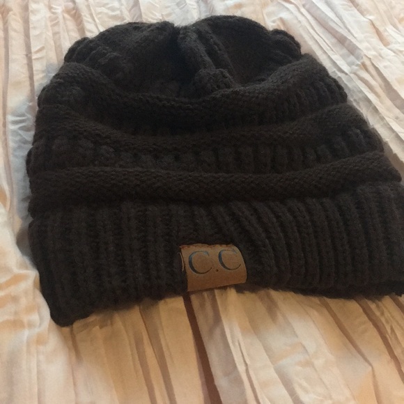 C.C. Beanie Messy Bun style - Picture 3 of 3